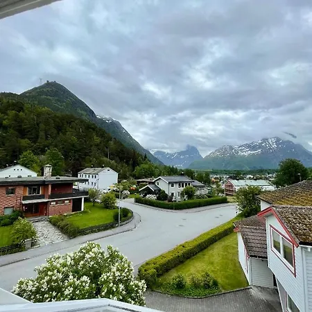 No Shared Spaces - Private Hybel Andalsnes